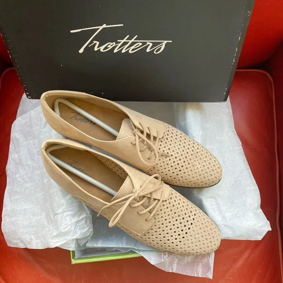 Trotters | NWB Lizzie Oxford Perforated Shoes - 10.5N - Picture 9 of 9
